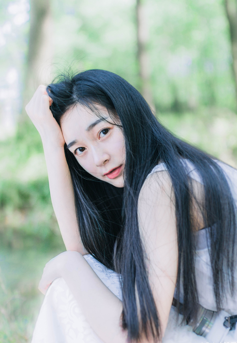 我们都曾付出真心，以不同的方式。我们只是当时理解不了彼此，谁也不欠谁，爱情无需缅怀。你是那些年月里最烈的酒，我是真的认真醉过。